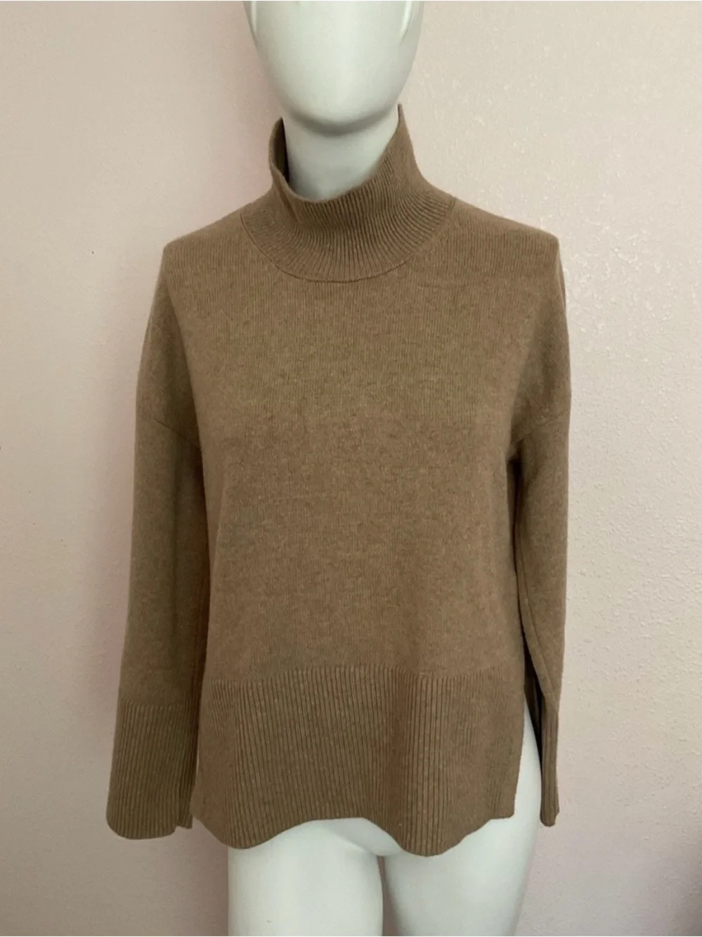 Banana Republic Camel Tan Turtleneck Sweater Wool Blend Side Slits Medium